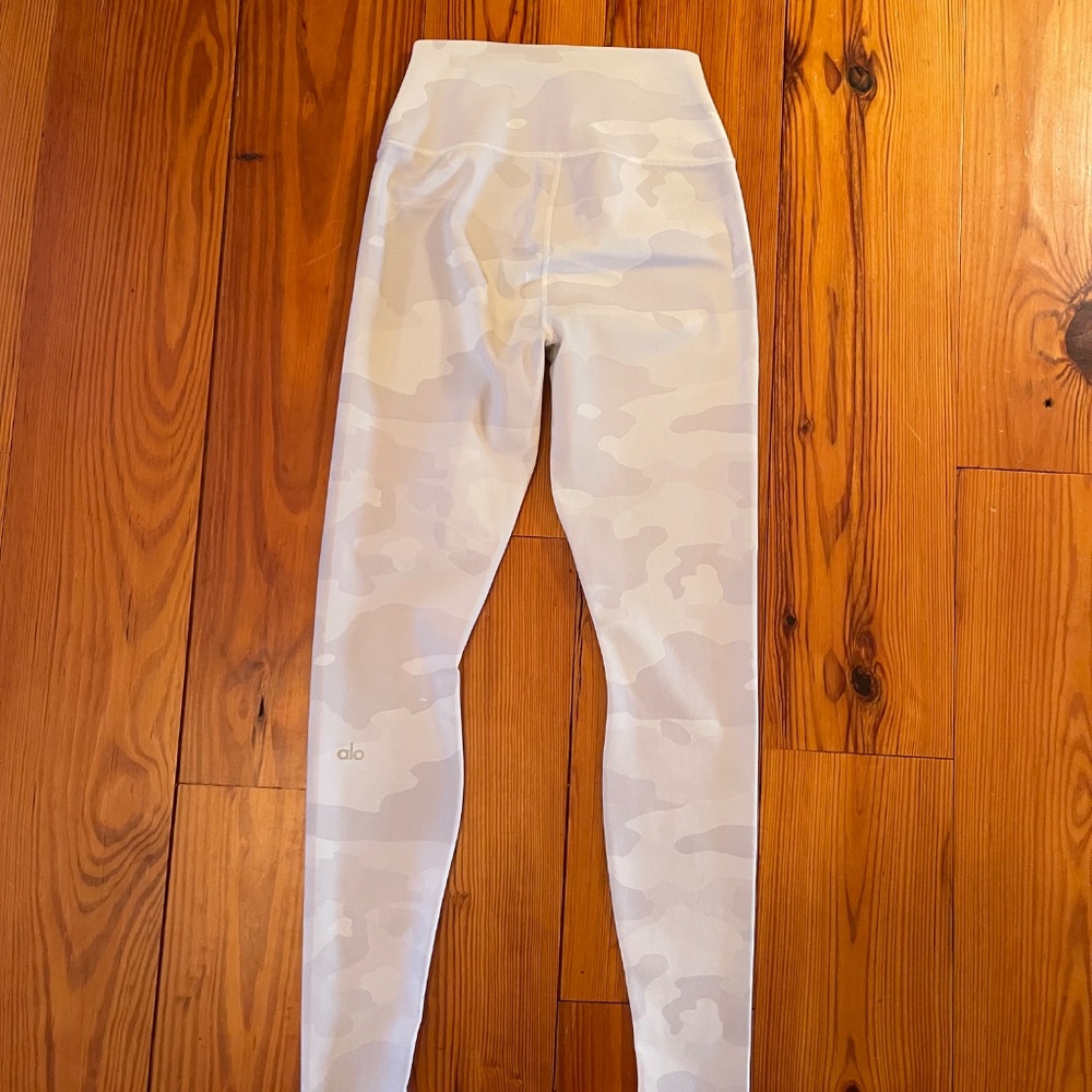 Alo Camo Leggings High Waist * White, Light Gray * Size S - Picture 5 of 13